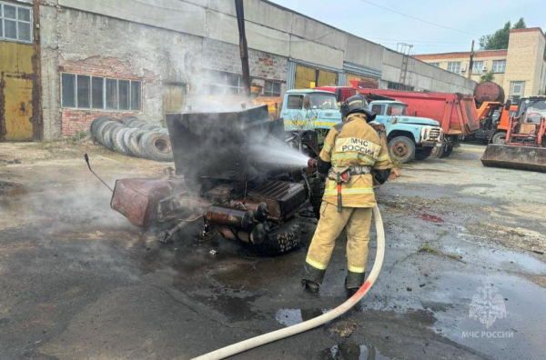 В Тюмени на пожаре с автоприцепом пострадал человек