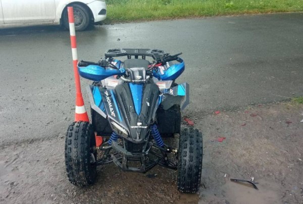 Две школьницы на квадроцикле врезались в автомобиль в Ишимском районе Две школьницы на квадроцикле врезались в автомобиль в Ишимском районе