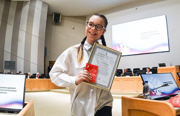 39 тюменских школьников получили паспорта на акции "Мы - граждане России"