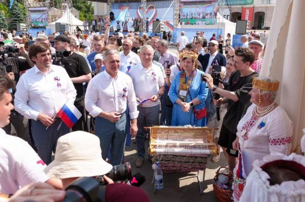 Фестиваль национальных культур в Тюмени охватил более 16 тысяч человек Фестиваль национальных культур в Тюмени охватил более 16 тысяч человек