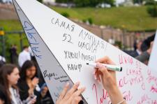 Первый общегородской выпускной проходит на набережной в Тюмени 