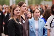 Первый общегородской выпускной проходит на набережной в Тюмени 