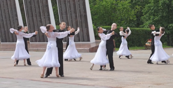 Тюменская область присоединилась к Всероссийской акции "Русский вальс"