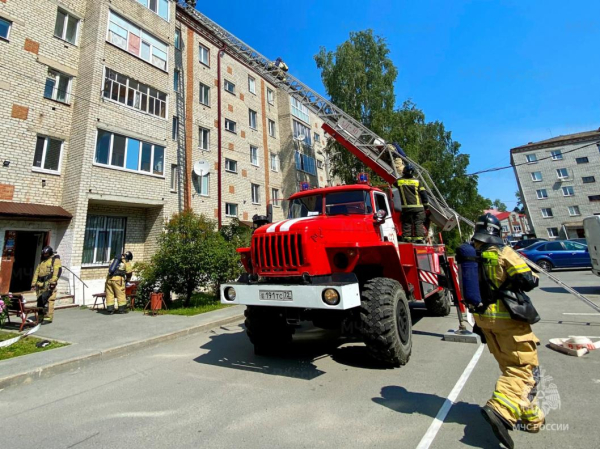 В Заводоуковске тушили условный пожар в пятиэтажке