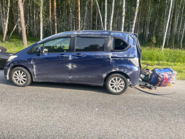 Семья из Сургута попала в аварию на трассе под Тюменью 