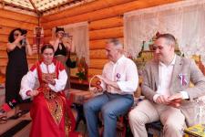 Тюменцы побывали в "Русской горнице" 