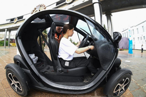 Тюменские автоинспекторы проводят акцию по защите юных водителей Тюменские автоинспекторы проводят акцию по защите юных водителей