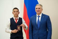 Губернатор Тюменской области вручил паспорта 26 талантливым подросткам