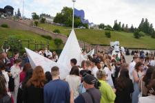Первый общегородской выпускной проходит на набережной в Тюмени 