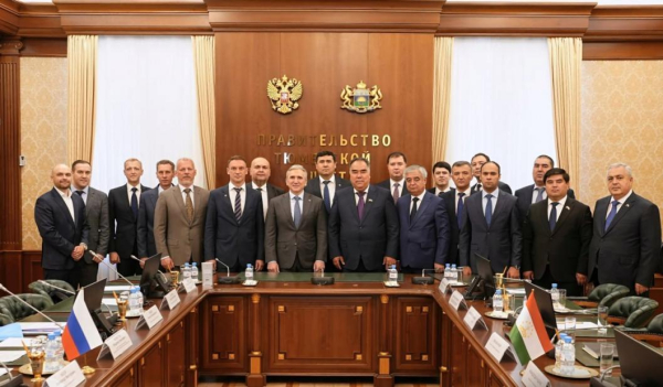 Александр Моор провел переговоры с делегацией из Таджикистана Александр Моор провел переговоры с делегацией из Таджикистана