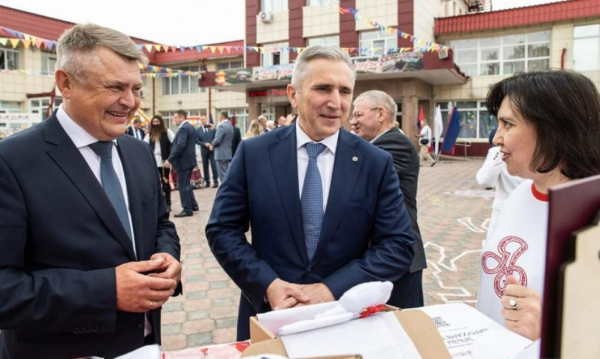 Александр Моор поздравил жителей Ярковского района со 100-летием их малой родины