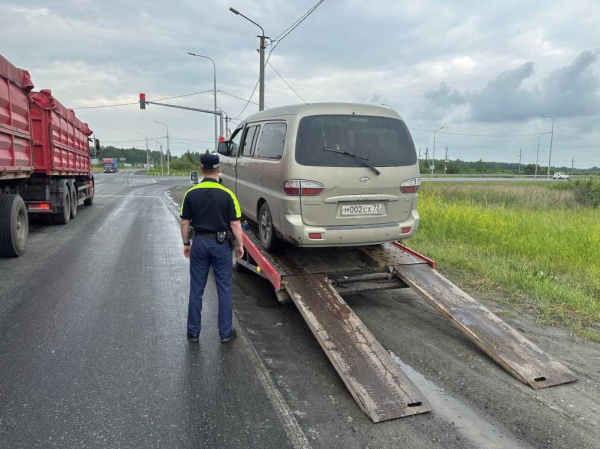 Пьяного таксиста  задержали на дороге в Ялуторовск