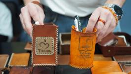 Мастер Андрей Щебельник создаст коллекцию изделий из кожи с тюменскими символами