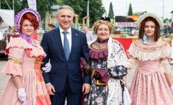 Александр Моор поздравил жителей Ярковского района со 100-летием их малой родины