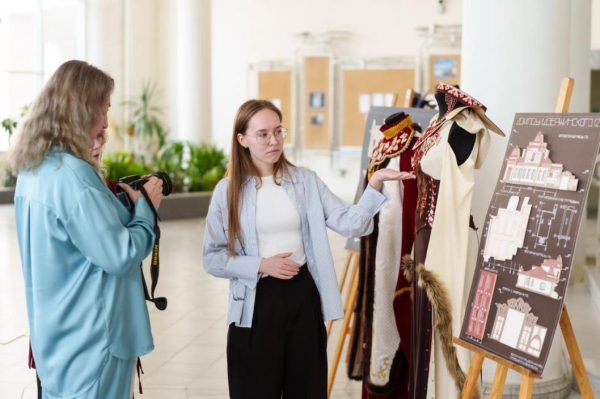 Студенты ТИУ подготовили выставку костюмов народов Тюменской области