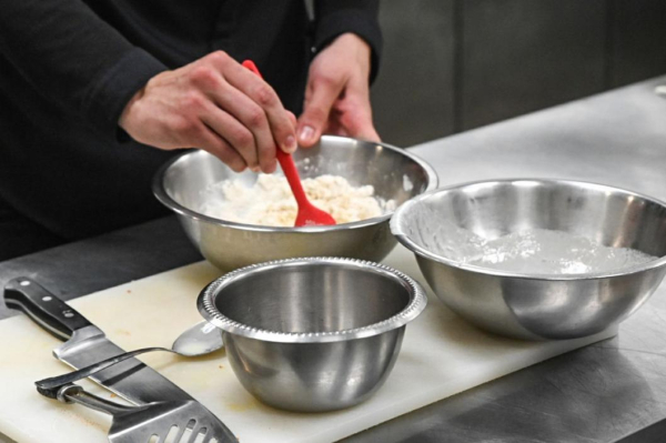 Три шаурмичные в Тюмени использовали подозрительное сырье 