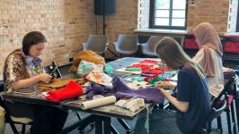 Художница "Морфологии улиц" пробует объединить тюменский и чеченский ковры 