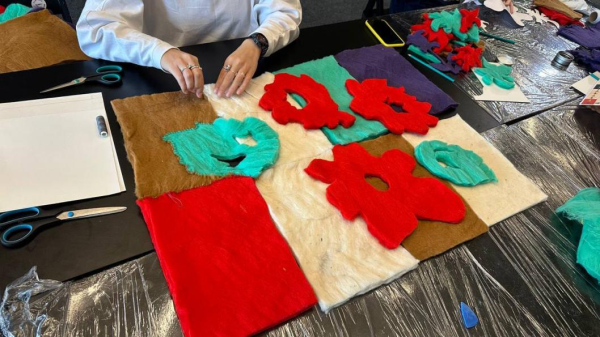 Художница "Морфологии улиц" пробует объединить тюменский и чеченский ковры 