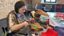 Художница "Морфологии улиц" пробует объединить тюменский и чеченский ковры 