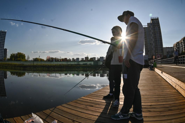 Александр Моор поздравил тюменцев с Днем рыбака