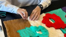 Художница "Морфологии улиц" пробует объединить тюменский и чеченский ковры 