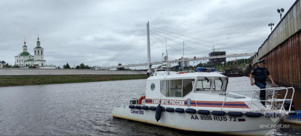 В Тюмени в районе набережной спасатели обнаружили тело мужчины