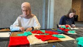 Художница "Морфологии улиц" пробует объединить тюменский и чеченский ковры 