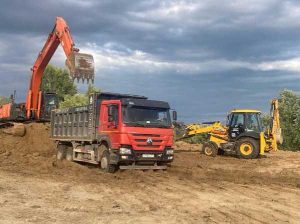 В Тобольске возводят двухкилометровую дамбу 