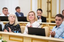 Александр Моор наградил тюменцев за вклад в развитие физкультуры и спорта в регионе Александр Моор наградил тюменцев за вклад в развитие физкультуры и спорта в регионе