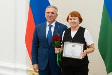 Александр Моор наградил тюменцев за вклад в развитие физкультуры и спорта в регионе Александр Моор наградил тюменцев за вклад в развитие физкультуры и спорта в регионе