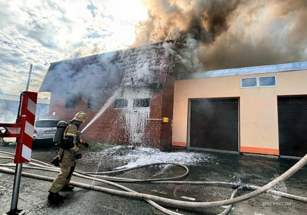 В Тюмени на ул. Аккумуляторной горел гараж В Тюмени на ул. Аккумуляторной горел гараж