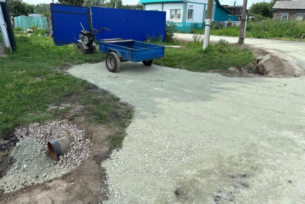 По просьбе пенсионерки в селе Викуловского района обустроили дорогу 