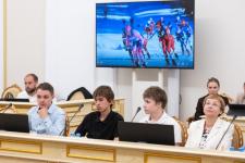 Александр Моор наградил тюменцев за вклад в развитие физкультуры и спорта в регионе Александр Моор наградил тюменцев за вклад в развитие физкультуры и спорта в регионе