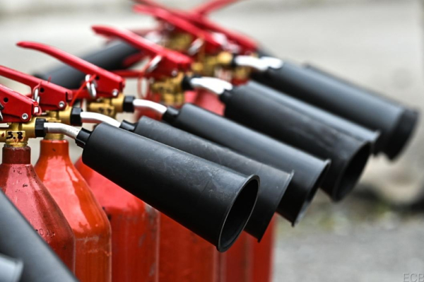 Автомобиль Fiat тушили пожарные в Ялуторовске