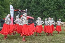 Лучших аграриев чествуют на Дне поля в Ярковском районе