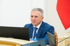 Александр Моор наградил тюменцев за вклад в развитие физкультуры и спорта в регионе Александр Моор наградил тюменцев за вклад в развитие физкультуры и спорта в регионе