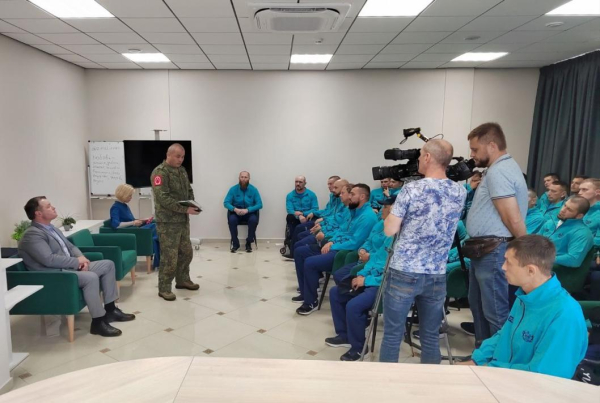 Герой России напутствовал сборную Тюменской области перед турниром на Кубок для защитников Отечества 