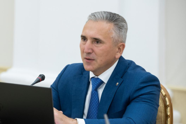 Александр Моор наградил тюменцев за вклад в развитие физкультуры и спорта в регионе Александр Моор наградил тюменцев за вклад в развитие физкультуры и спорта в регионе