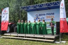 Лучших аграриев чествуют на Дне поля в Ярковском районе