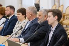 Александр Моор наградил тюменцев за вклад в развитие физкультуры и спорта в регионе Александр Моор наградил тюменцев за вклад в развитие физкультуры и спорта в регионе