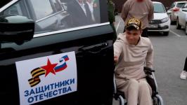 Ветерану СВО вручили автомобиль с ручным управлением в Тюмени