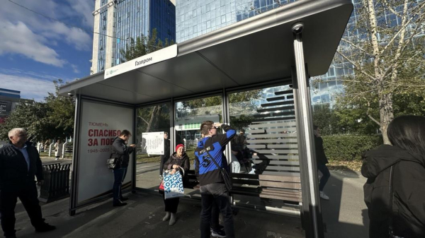 Табличка с расписанием маршрутов появилась на остановке&nbsp;"Газпром" в Тюмени