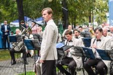 Заводской гудок прозвучал в тюменском Загородном саду Заводской гудок прозвучал в тюменском Загородном саду