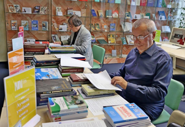 В Тюмени завершился прием заявок на конкурс "Книга года–2025" В Тюмени завершился прием заявок на конкурс "Книга года–2025"