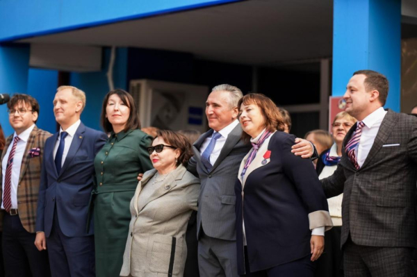 Александр Моор пожелал ученикам Физико-математической школы успехов