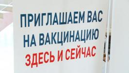 В палатке здоровья тюменцы могут поставить вакцину от гриппа и измерить давление 