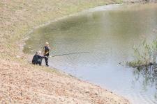 На пруду Утиный в Тюмени оборудуют спуски к воде и новые скамейки