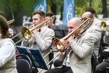 Заводской гудок прозвучал в тюменском Загородном саду Заводской гудок прозвучал в тюменском Загородном саду