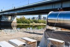 В Тюмени опоры моста расписали граффити, стилизованные под картриджи "Денди"