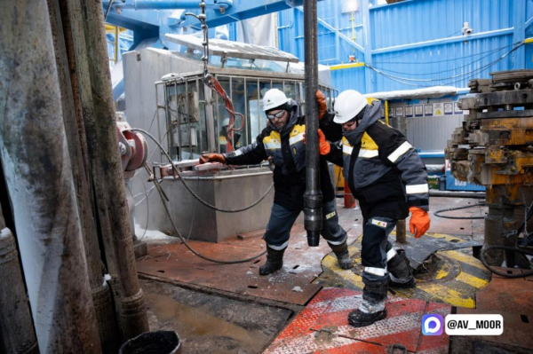 Александр Моор поздравил с Днём нефтяника работников и ветеранов отрасли